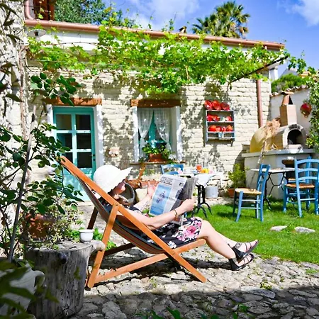 Cortis Antigas Couette-café 3*