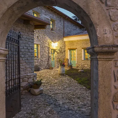 Cortis Antigas 3* Gesturi